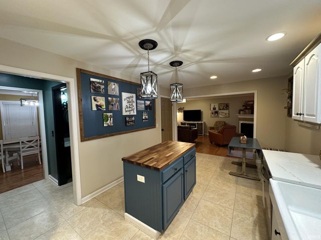 212 Alexandria Drive, Newburgh, IN 47630