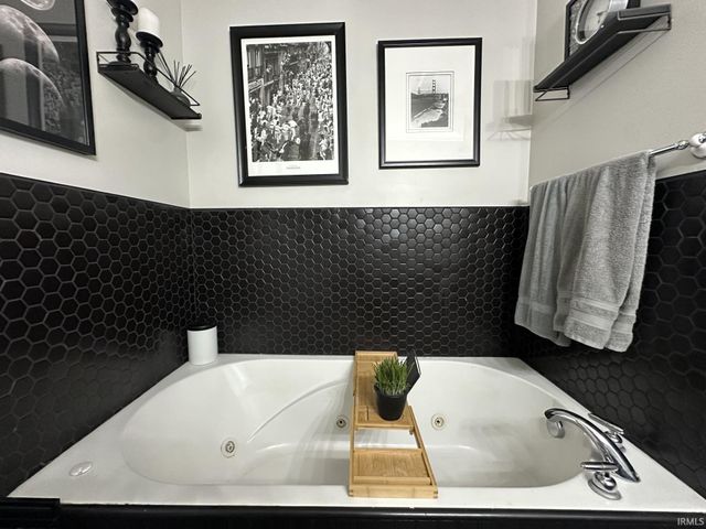 212 Alexandria Drive, Newburgh, IN 47630