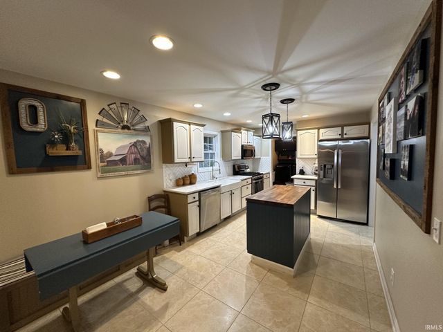 212 Alexandria Drive, Newburgh, IN 47630