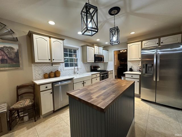 212 Alexandria Drive, Newburgh, IN 47630