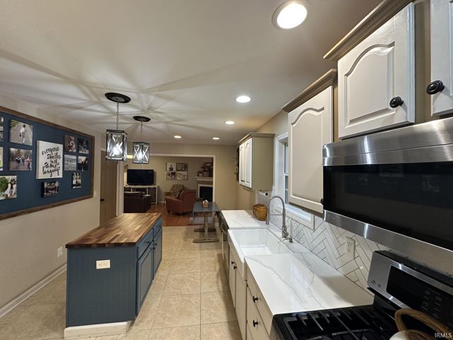 212 Alexandria Drive, Newburgh, IN 47630