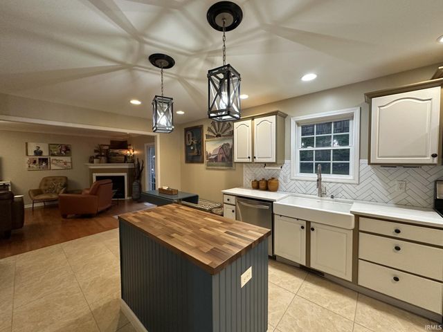 212 Alexandria Drive, Newburgh, IN 47630