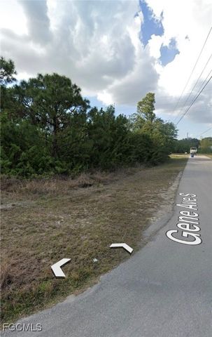 52 Gene AVE S, Lehigh Acres, FL 33976
