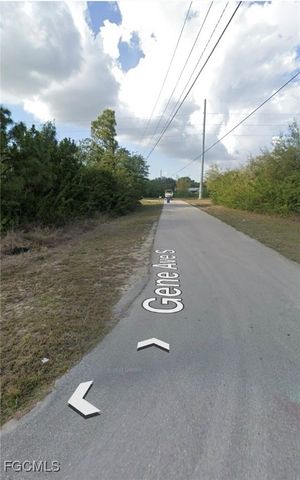 52 Gene AVE S, Lehigh Acres, FL 33976