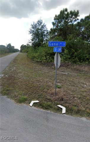 52 Gene AVE S, Lehigh Acres, FL 33976