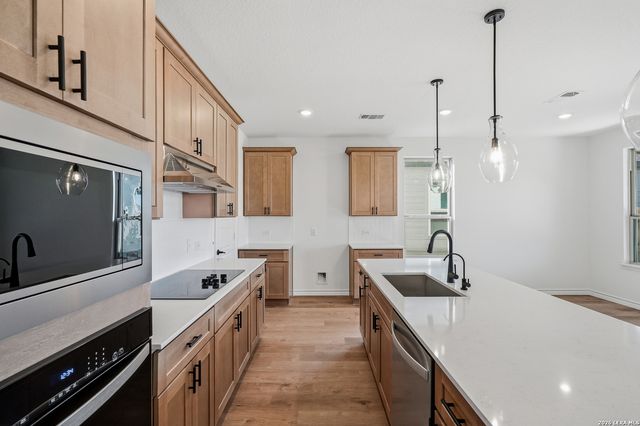 527 NIGHTINGALE AVENUE, Marion, TX 78124