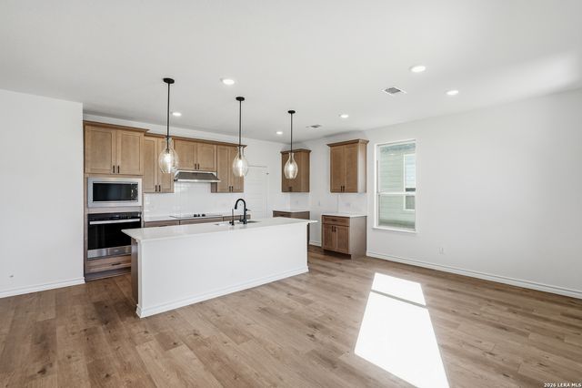 527 NIGHTINGALE AVENUE, Marion, TX 78124