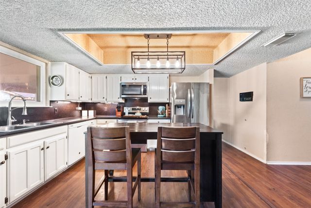 207 Hallmark Drive, Arlington, TX 76011