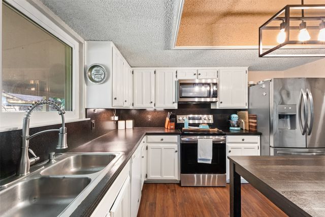 207 Hallmark Drive, Arlington, TX 76011
