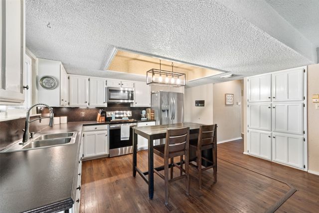 207 Hallmark Drive, Arlington, TX 76011