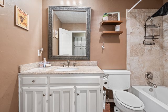 207 Hallmark Drive, Arlington, TX 76011