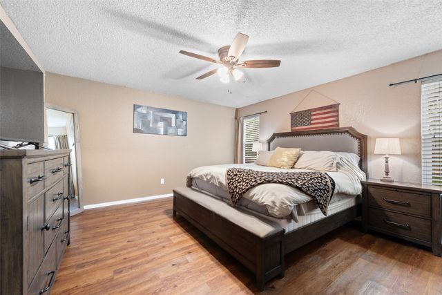 207 Hallmark Drive, Arlington, TX 76011