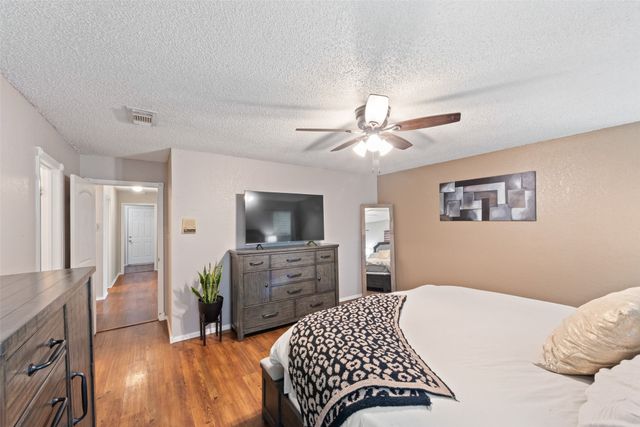 207 Hallmark Drive, Arlington, TX 76011