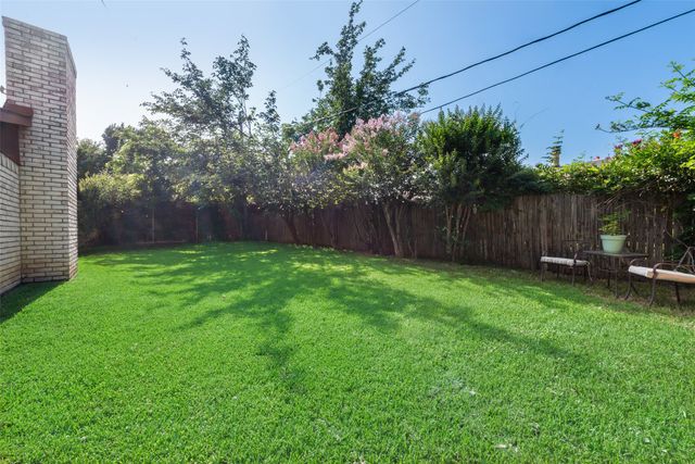 207 Hallmark Drive, Arlington, TX 76011