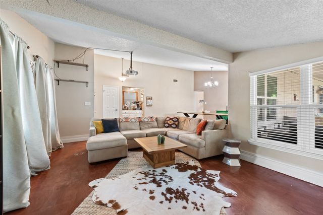 207 Hallmark Drive, Arlington, TX 76011