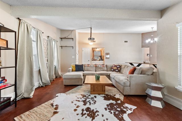 207 Hallmark Drive, Arlington, TX 76011