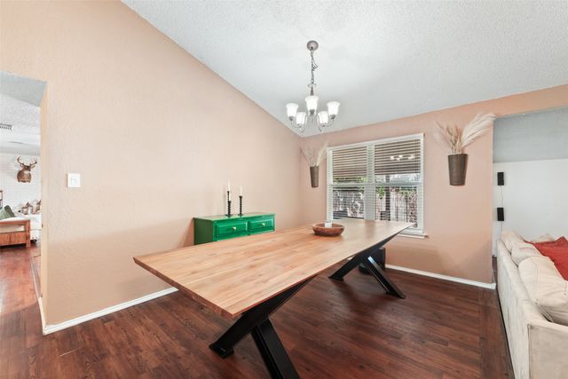 207 Hallmark Drive, Arlington, TX 76011