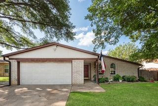 207 Hallmark Drive, Arlington, TX 76011