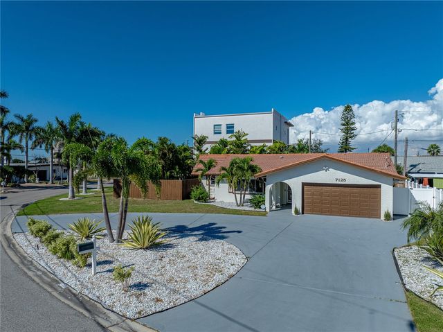 7125 S SHORE DRIVE S, South Pasadena, FL 33707