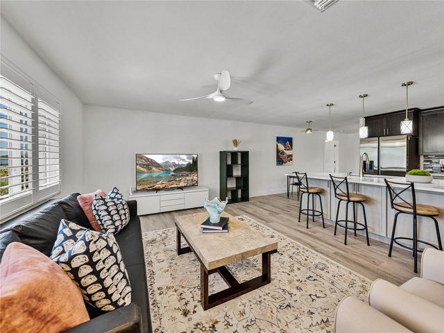 7125 S SHORE DRIVE S, South Pasadena, FL 33707