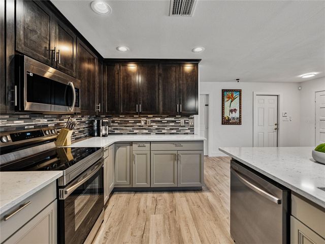 7125 S SHORE DRIVE S, South Pasadena, FL 33707