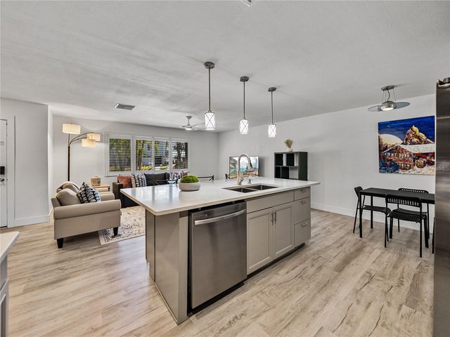 7125 S SHORE DRIVE S, South Pasadena, FL 33707