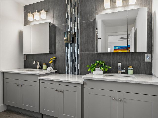 7125 S SHORE DRIVE S, South Pasadena, FL 33707