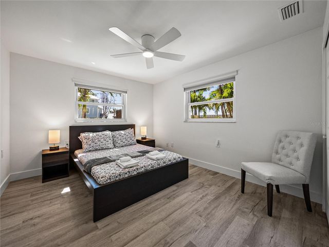 7125 S SHORE DRIVE S, South Pasadena, FL 33707