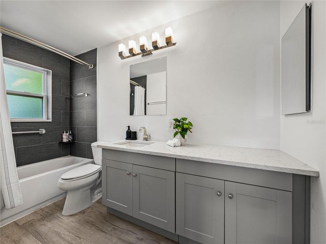 7125 S SHORE DRIVE S, South Pasadena, FL 33707