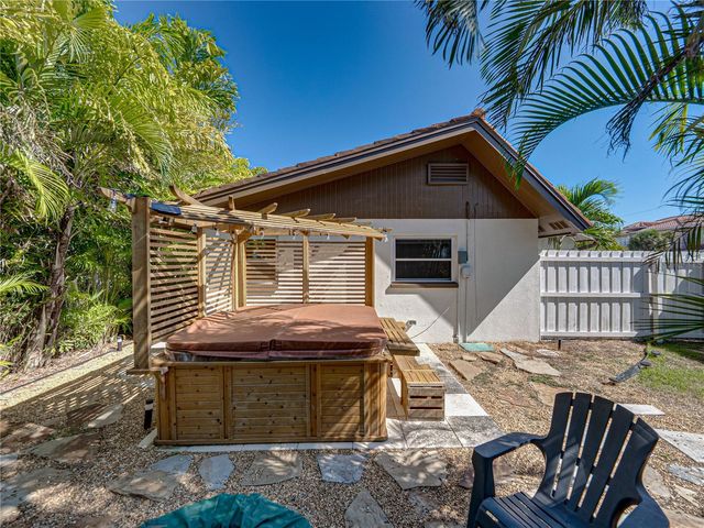 7125 S SHORE DRIVE S, South Pasadena, FL 33707