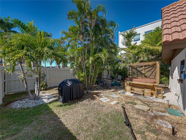 7125 S SHORE DRIVE S, South Pasadena, FL 33707