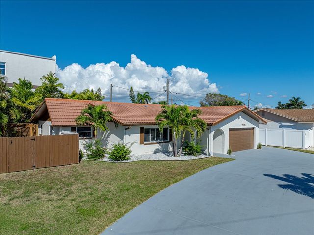 7125 S SHORE DRIVE S, South Pasadena, FL 33707