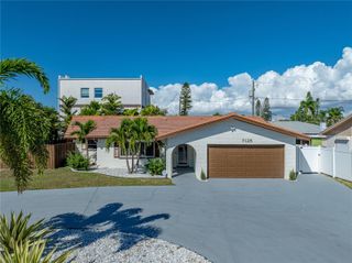 7125 S SHORE DRIVE S, South Pasadena, FL 33707