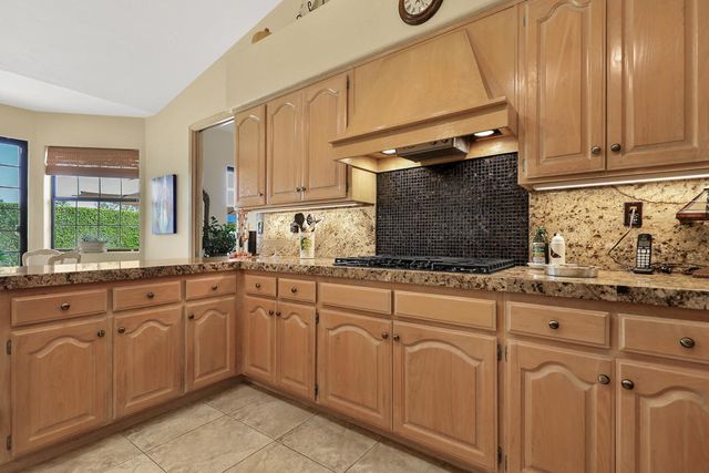 72550 Greenbriar Lane, Palm Desert, CA 92260