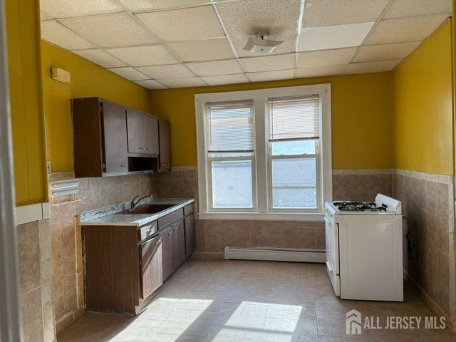 231 Myrtle Avenue, Irvington, NJ 07111