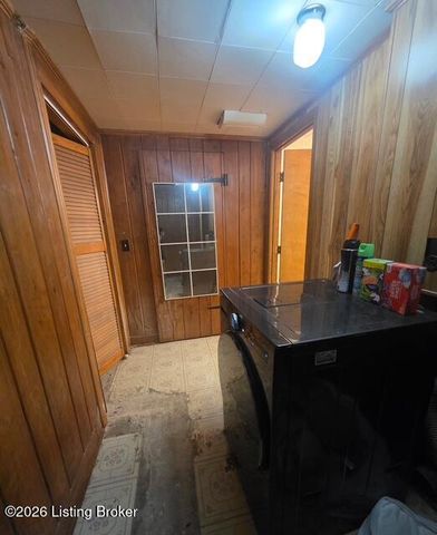 6847 Green Meadow Cir, Louisville, KY 40207