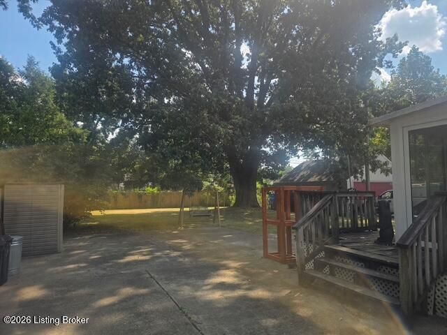 6847 Green Meadow Cir, Louisville, KY 40207