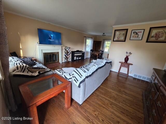6847 Green Meadow Cir, Louisville, KY 40207
