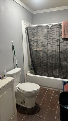 422 N Holiday Drive, Grand Prairie, TX 75052