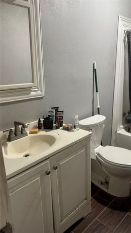 422 N Holiday Drive, Grand Prairie, TX 75052