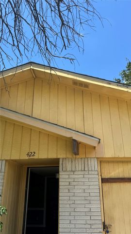 422 N Holiday Drive, Grand Prairie, TX 75052
