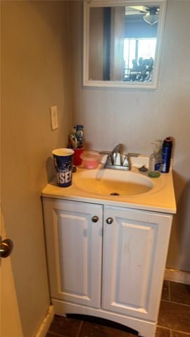 422 N Holiday Drive, Grand Prairie, TX 75052