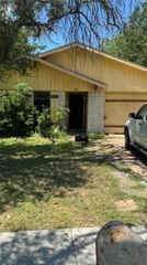 422 N Holiday Drive, Grand Prairie, TX 75052