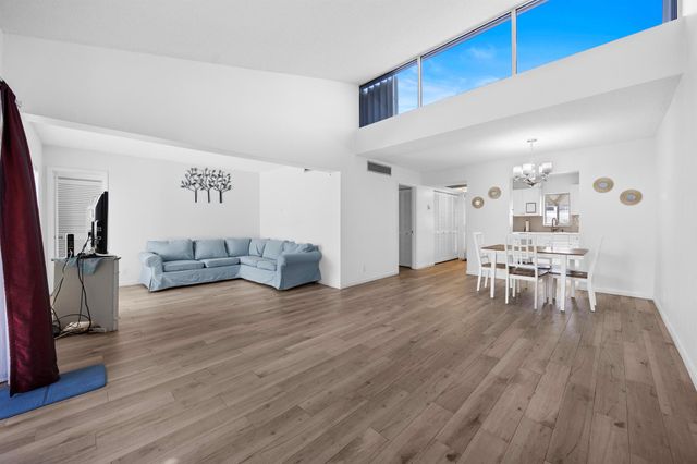 2671 Boundbrook Boulevard 125, Palm Springs, FL 33406