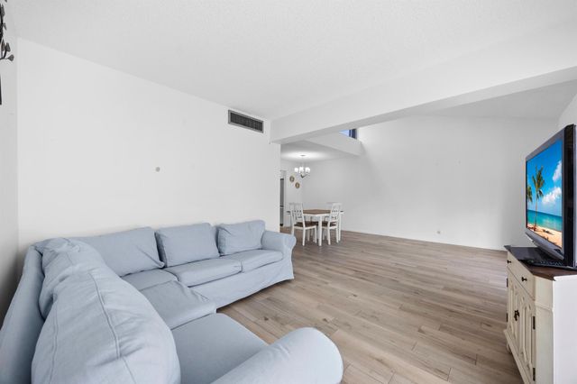 2671 Boundbrook Boulevard 125, Palm Springs, FL 33406