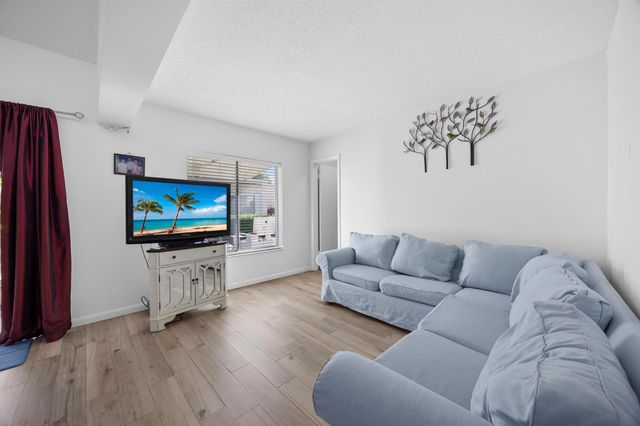 2671 Boundbrook Boulevard 125, Palm Springs, FL 33406