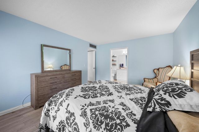 2671 Boundbrook Boulevard 125, Palm Springs, FL 33406