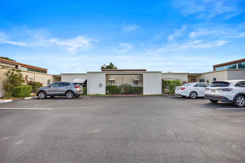 2671 Boundbrook Boulevard 125, Palm Springs, FL 33406