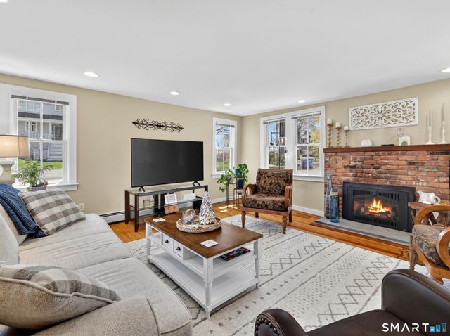 68 Groveway, Clinton, CT 06413