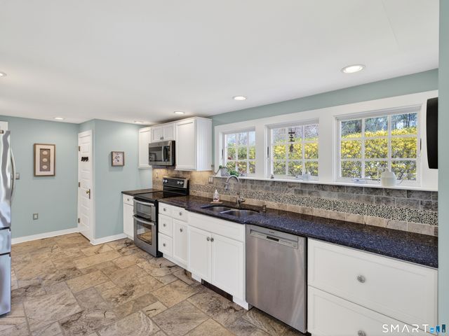 68 Groveway, Clinton, CT 06413